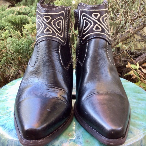 Spring Step (38) WOMEN’S Leather Cowboy with a modern twist, Embroidered Accent. - Picture 4 of 9